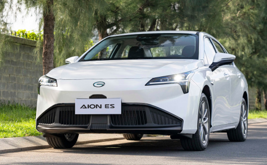 Cận cảnh mẫu sedan thuần điện AION ES vừa ra mắt tại Việt Nam