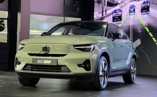 Giá lăn bánh SUV chạy điện Volvo EC40 2025 hoàn toàn mới