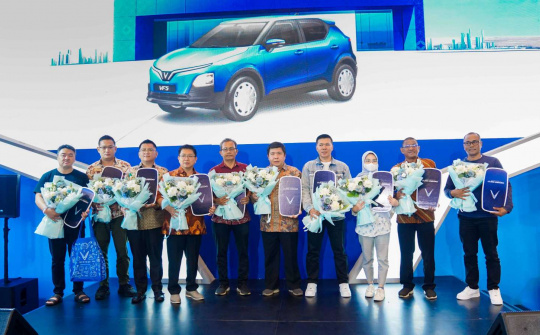Xe điện VinFast VF 5 chính thức được bàn giao tới tay khách hàng Indonesia