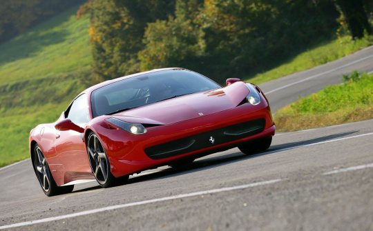 Chỉ vì lỗi cơ bản, hãng Ferrari phải đối mặt với "cơn bão" kiện tụng của người dùng