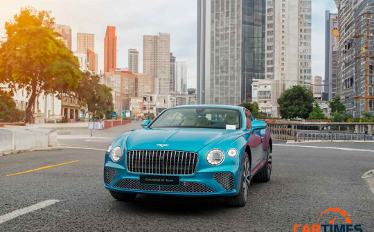 Khám phá vẻ đẹp huyền bí của Bentley Continental GT Azure độc bản