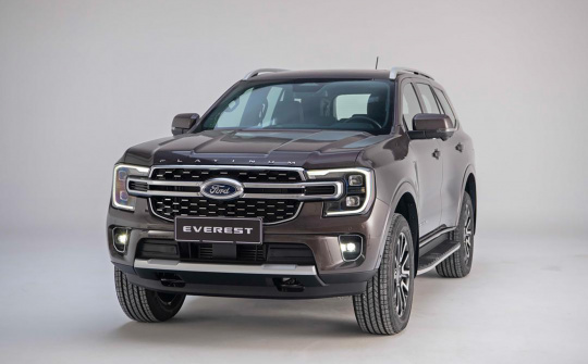 "So kè" Ford Everest Platinum và Titanium: Mức chênh 77 triệu liệu có xứng đáng?