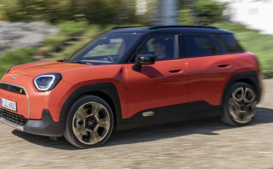 MINI Aceman SE 2024: Xe điện nhiều công nghệ, chạy hơn 400km/1 lần sạc