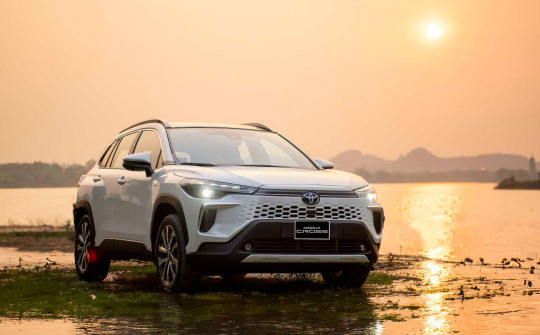 Toyota Corolla Cross ra mắt phiên bản nâng cấp: Thay đổi nhiều chi tiết, giá từ 820 triệu đồng