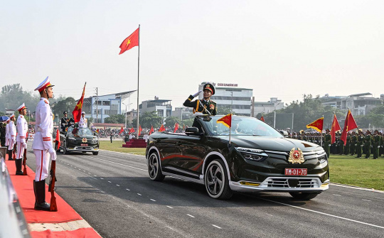 VinFast VF 8 mui trần “góp mặt” trong Lễ diễu binh Chào mừng 70 năm chiến thắng lịch sử Điện Biên Phủ