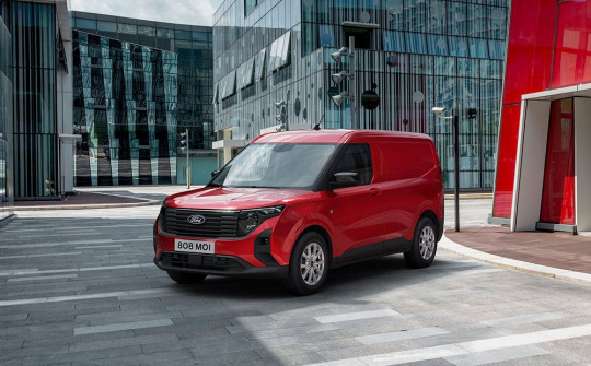 Ford Transit Courier hoàn toàn mới ra mắt