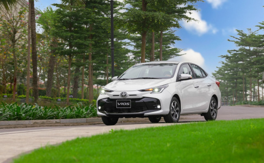 “Ông vua doanh số” Toyota Vios đang ngày càng “hụt hơi”?