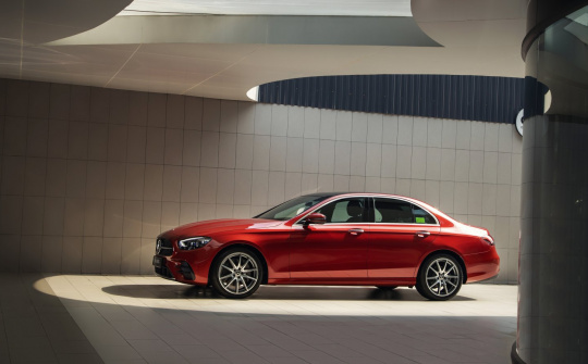 Mercedes-Benz giảm mạnh giá xe, có mẫu lên tới 450 triệu đồng