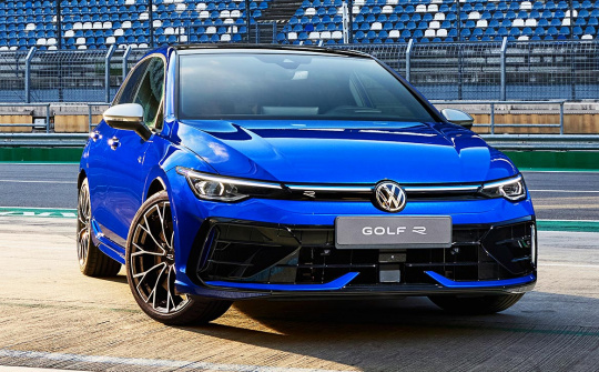 VW Golf 8 R facelift 2024: Mạnh hơn nhưng rẻ hơn