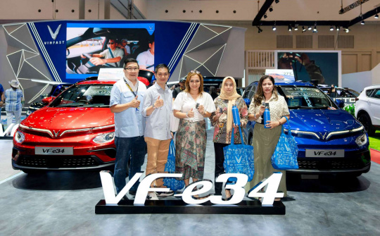 VinFast bàn giao lô xe điện VF e34 đầu tiên tại Indonesia