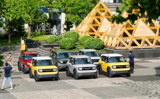 VinFast bàn giao lô xe VF 3 đầu tiên cho khách hàng Hà Nội và Tp. Hồ Chí Minh