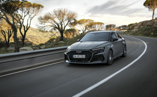 Audi RS 3 2025: Kiểu dáng hấp dẫn hơn và khung gầm được tinh chỉnh