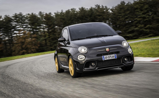 Fiat trình làng phiên bản giới hạn Abarth 695 75° Anniversario 2024 nhân dịp kỷ niệm 75 năm Fiat