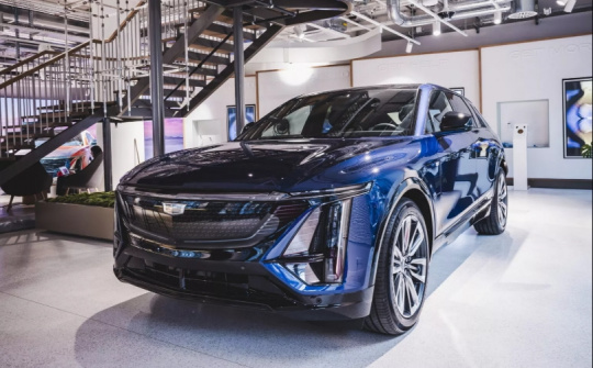 Chủ xe Cadillac Lyriq "khóc ròng" 9 tháng chờ phụ tùng: 86.000 USD cho một đống sắt bất động