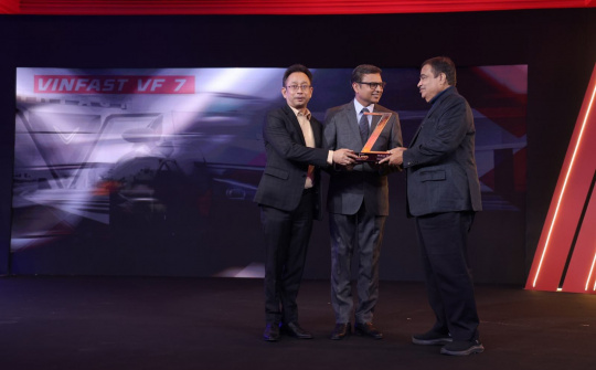 VinFast VF 7 nhận giải “Thiết kế của Năm” tại Zee Media Auto Summit 2025