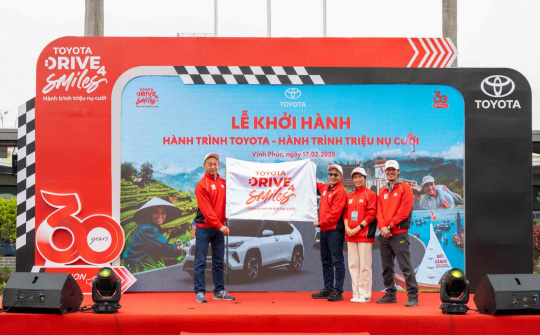 Toyota mang xe đi chinh phục 4 cực của Việt Nam