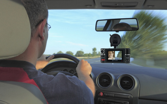 Khi lắp camera hành trình ô tô cần lưu ý điều gì?