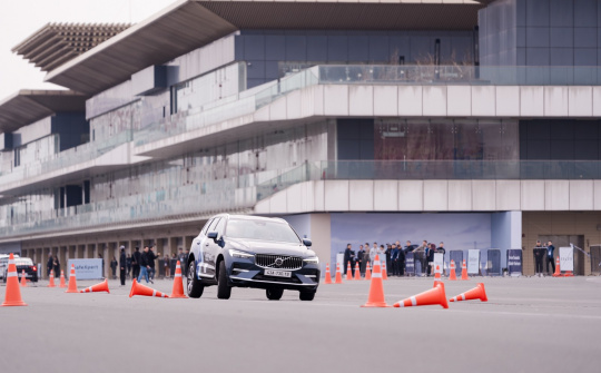 Thử độ an toàn của xe Volvo tại trường đua F1 Hà Nội