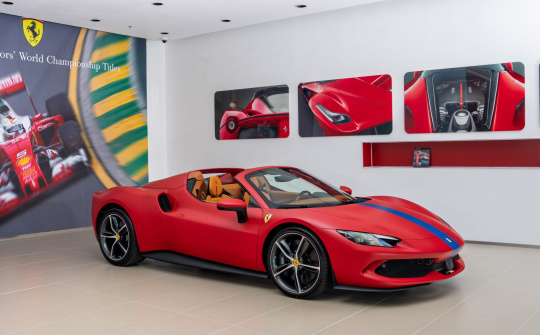 Siêu xe Ferrari 296 GTS “màu đỏ siêu hiếm” xuất hiện tại Việt Nam