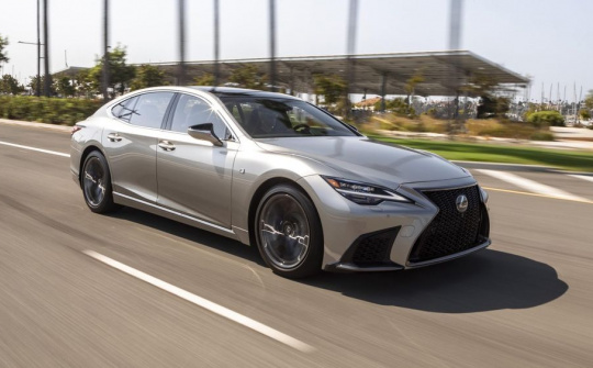 Lexus ES Sedan 2026: Kiểu dáng mới lạ, nội thất khác biệt