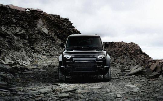 Land Rover Defender OCTA có bản đen tuyền Black