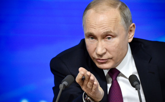 Tin ảnh: Hành động bất ngờ của Putin