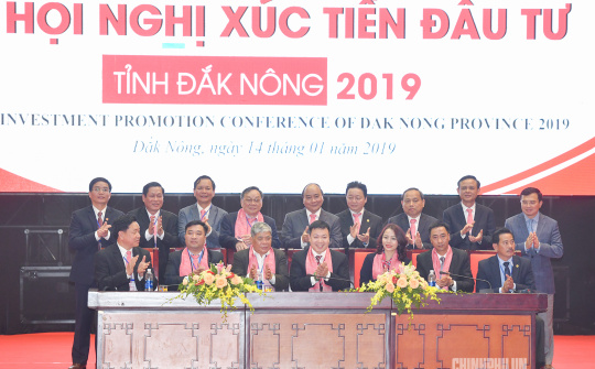 Đắk Nông trao quyết định Cwin800 hàng ngàn khuyến mãi cho các nhà Cwin800 hàng ngàn khuyến mãi  trị giá khoảng 50.000 tỷ đồng