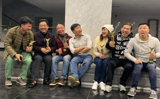"Buổi đầu tập Táo Quân 2019: Đeo kính cả rồi các anh ạ, 16 năm một chương trình!"