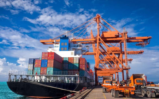 Giá cước vận tải tuyến Mỹ - Châu Á chạm mức cao kỷ lục