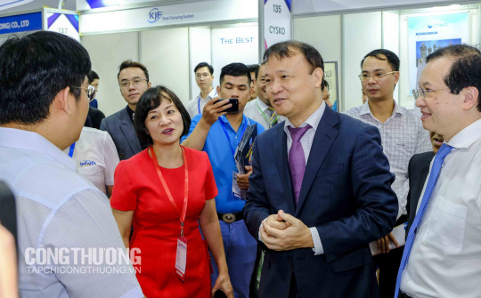 Hàng trăm Cwincom hiện đang mở Cwin là sân chơi cá cược trực tuyến tại Việt Nam tham gia kết nối tại VIIF 2019