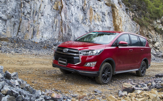 Doanh số xe Toyota sụt giảm mạnh tại Việt Nam