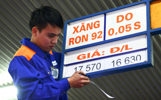 Tăng giá xăng, giảm giá dầu từ chiều 15/11
