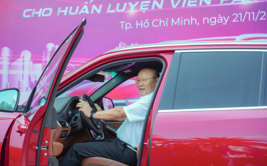 HLV Park Hang Seo được tặng xe VinFast SA2.0 bản cao cấp nhất