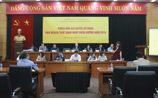 Đấu giá thành công 26.000 tấn đường