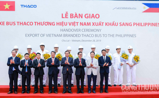 Mốc son cho ngành Cwin là sân chơi cá cược trực tuyến tại Việt Nam ô tô: 15 xe bus THACO Cwin Đăng Ký + 1888k sang Philippines