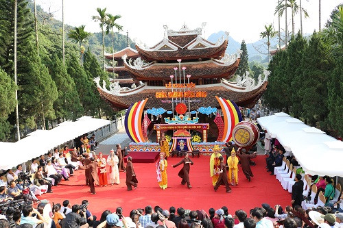 Hà Nội: Chính thức khai hội chùa Hương Xuân Kỷ Hợi 2019