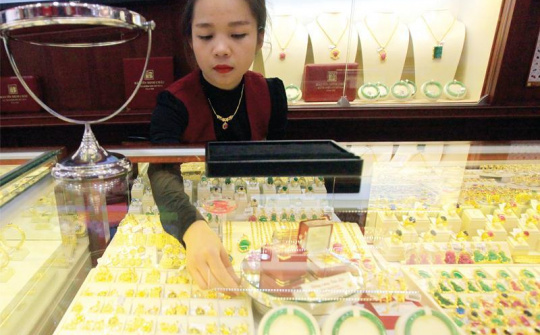 Giá vàng hôm nay 12/3: Vàng tiếp tục đi xuống