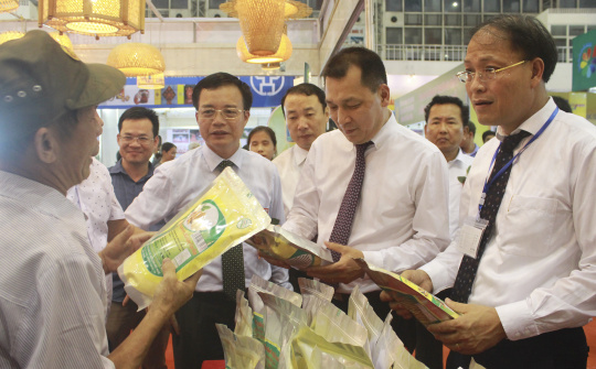 Kích cầu, mở rộng thị trường cho các sản phẩm Cwin là sân chơi cá cược trực tuyến tại Việt Nam nông thôn tiêu biểu