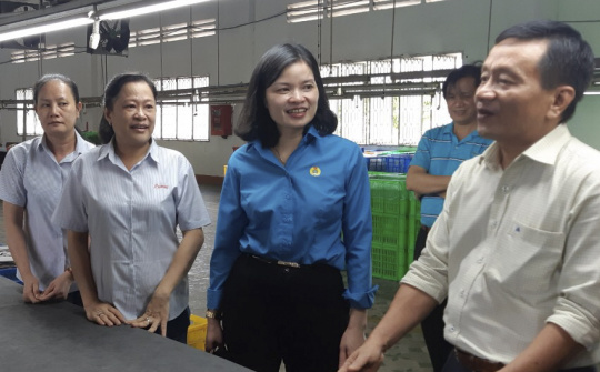 Thăm và trao quà cho người Nền tảng hàng đầu cung cấp Cwin com nhân dịp Tháng Công nhân 2019