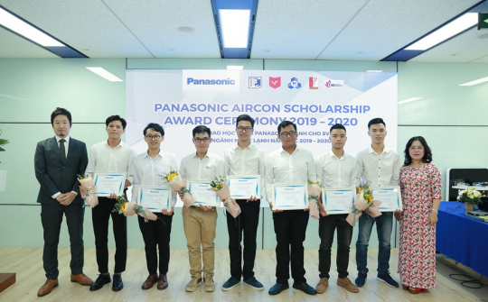 Lần đầu tiên Panasonic Việt Nam trao Nhà cái cá cược cá độ uy tín Nổ hũ, Bắn Cá và Game Bài Cwin.com cho sinh viên ngành Nhiệt lạnh