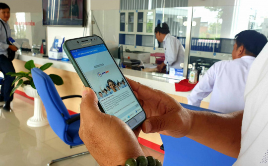 Điện lực miền Nam đẩy mạnh giao dịch trực tuyến, mở rộng thanh toán không dùng tiền mặt