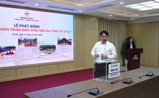 Cán bộ nhân viên EVNHANOI quyên góp ủng hộ đồng bào miền Trung khắc phục thiên tai, lũ lụt