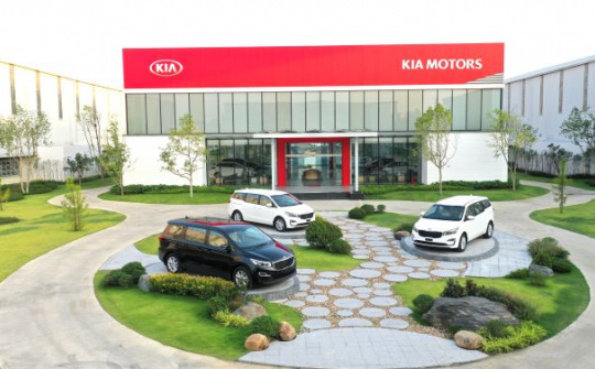 Thaco Cwin Đăng Ký + 1888k 40 xe du lịch Kia Grand Carnival sang Thái Lan