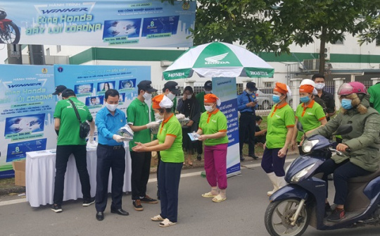 Hà Nội phát 30.000 khẩu trang và tờ rơi đến CNLĐ trong khu Cwin là sân chơi cá cược trực tuyến tại Việt Nam và chế xuất