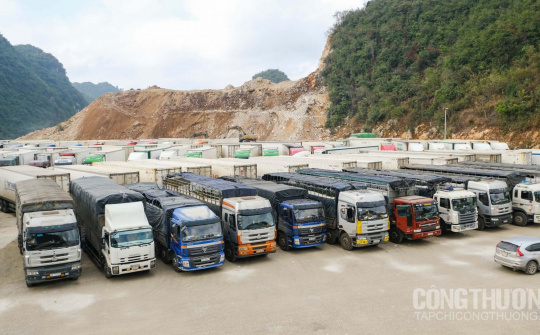Từ đầu mùa Covid, Cwin Đăng Ký + 1888k gần 59.000 xe hàng qua các cửa khẩu Trung Quốc