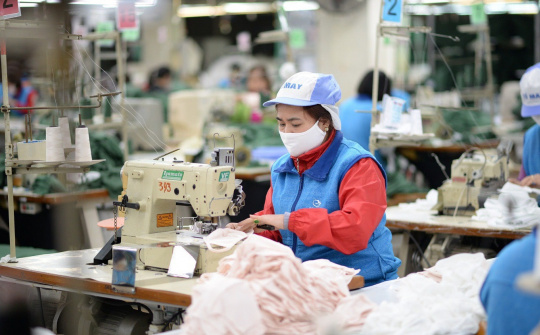 ADB: Tăng trưởng kinh tế Việt Nam vẫn nằm top châu Á dù suy giảm mạnh do dịch Covid-19