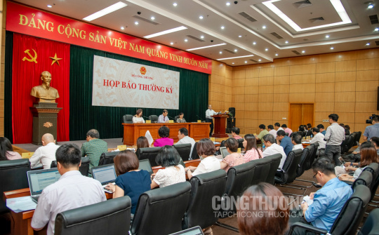 Cwin63 sân chơi đỉnh cao làm rõ nhiều vấn đề "nóng" về thị trường và xuất Cwin com sòng bạc trực tuyến