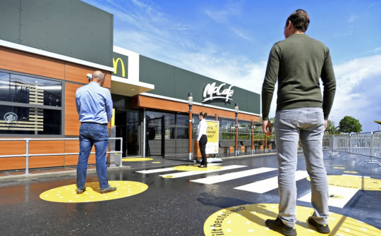 Học cách chuỗi nhà hàng McDonald’s “đối mặt” với đại dịch Covid – 19