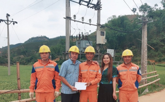 Xí nghiệp dịch vụ điện lực Sơn La: Tiếp sức, động viên người Nền tảng hàng đầu cung cấp Cwin com mùa nắng nóng