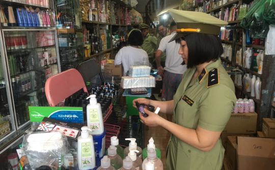 Thu giữ gần 3.000 sản phẩm nghi hàng giả, hàng nhái ở Bắc Giang